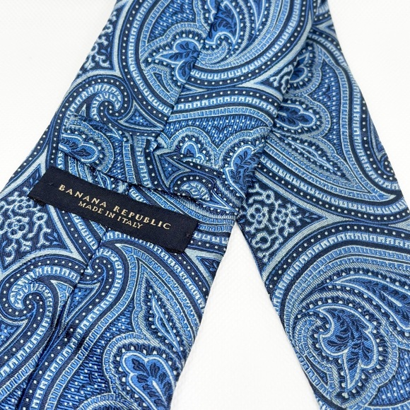 Banana Republic blue paisley tie 100% silk - Picture 5 of 6